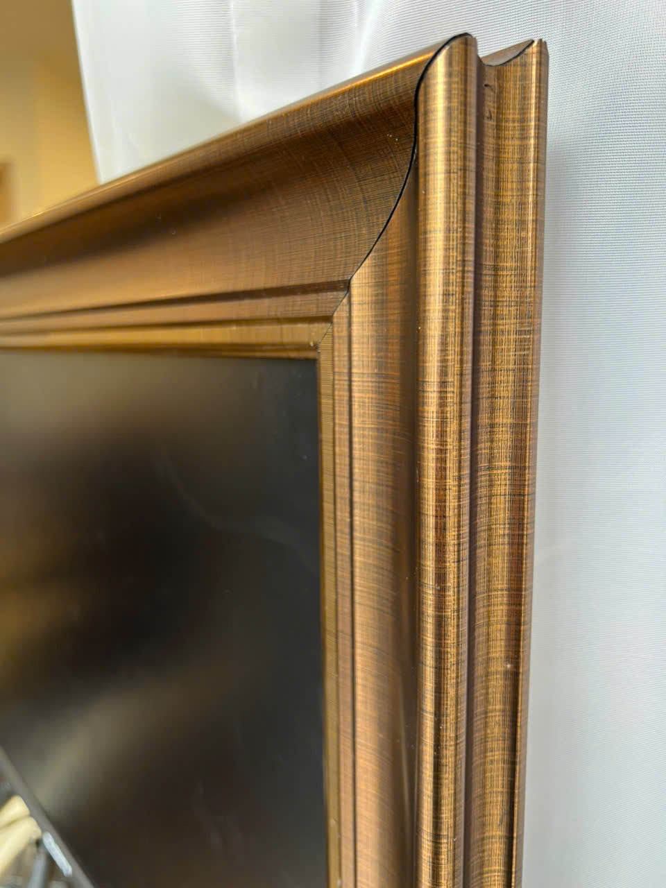 Luxury TV Frame – Elegant Classic Design for a Timeless Living Room Look