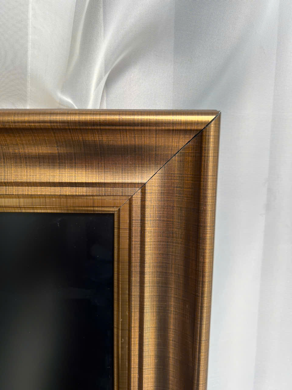 Luxury TV Frame – Elegant Classic Design for a Timeless Living Room Look