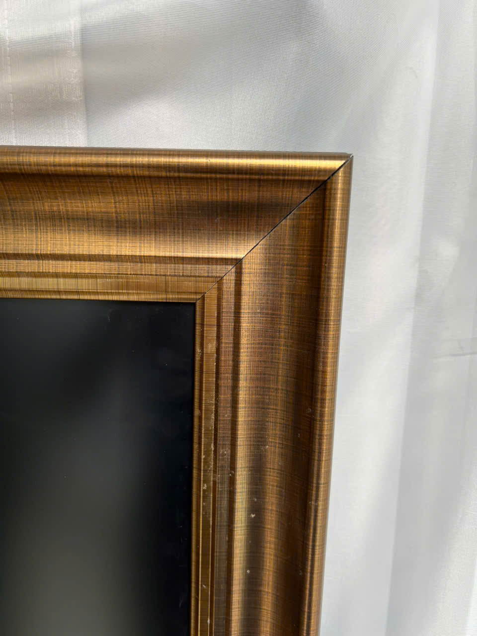 Luxury TV Frame – Elegant Classic Design for a Timeless Living Room Look